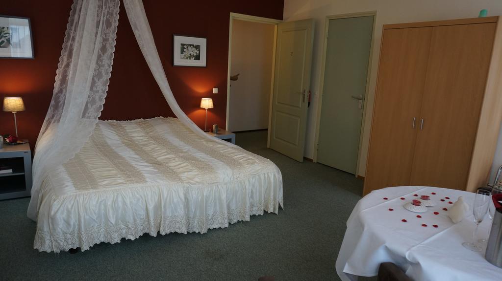 Hotel Het Gemeentehuis Uithuizen Exteriör bild